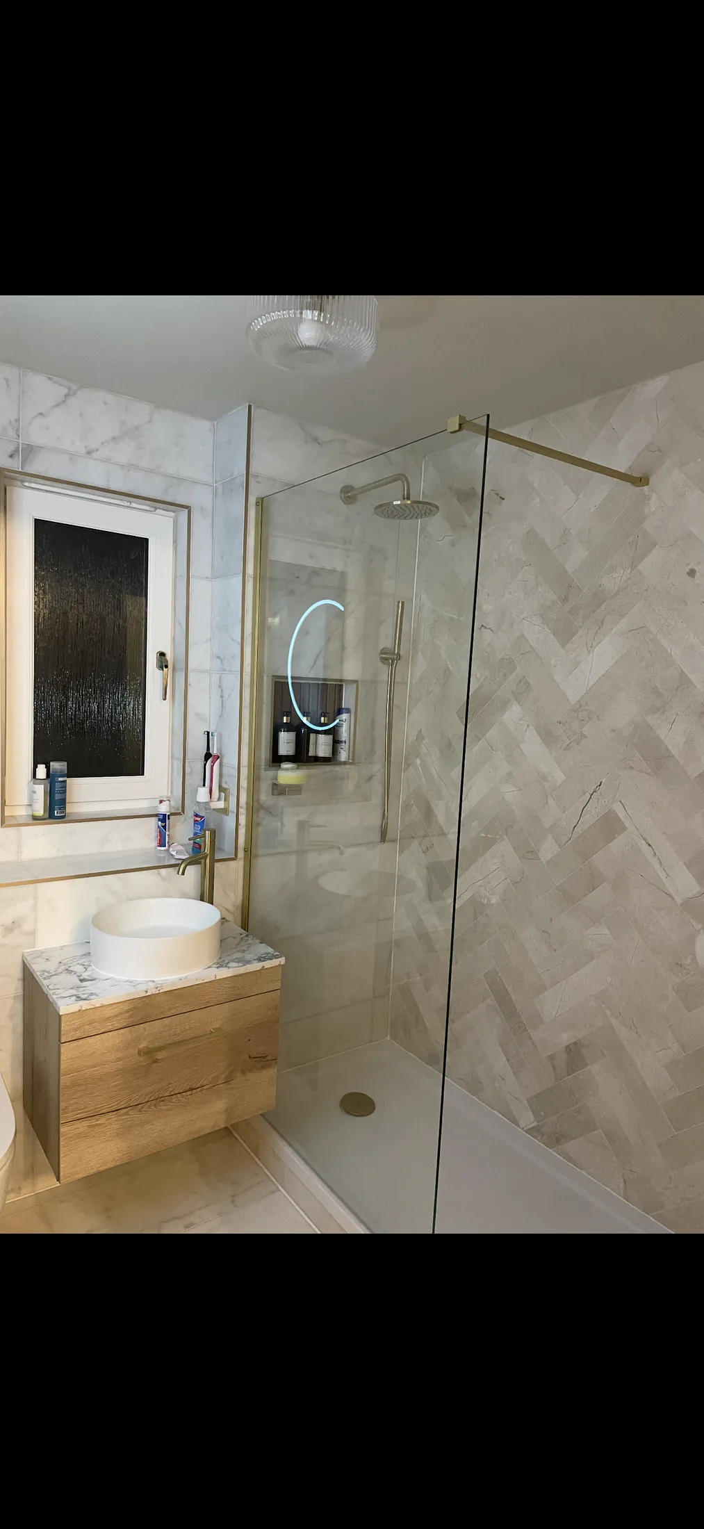 Vanity unit and basin installation
