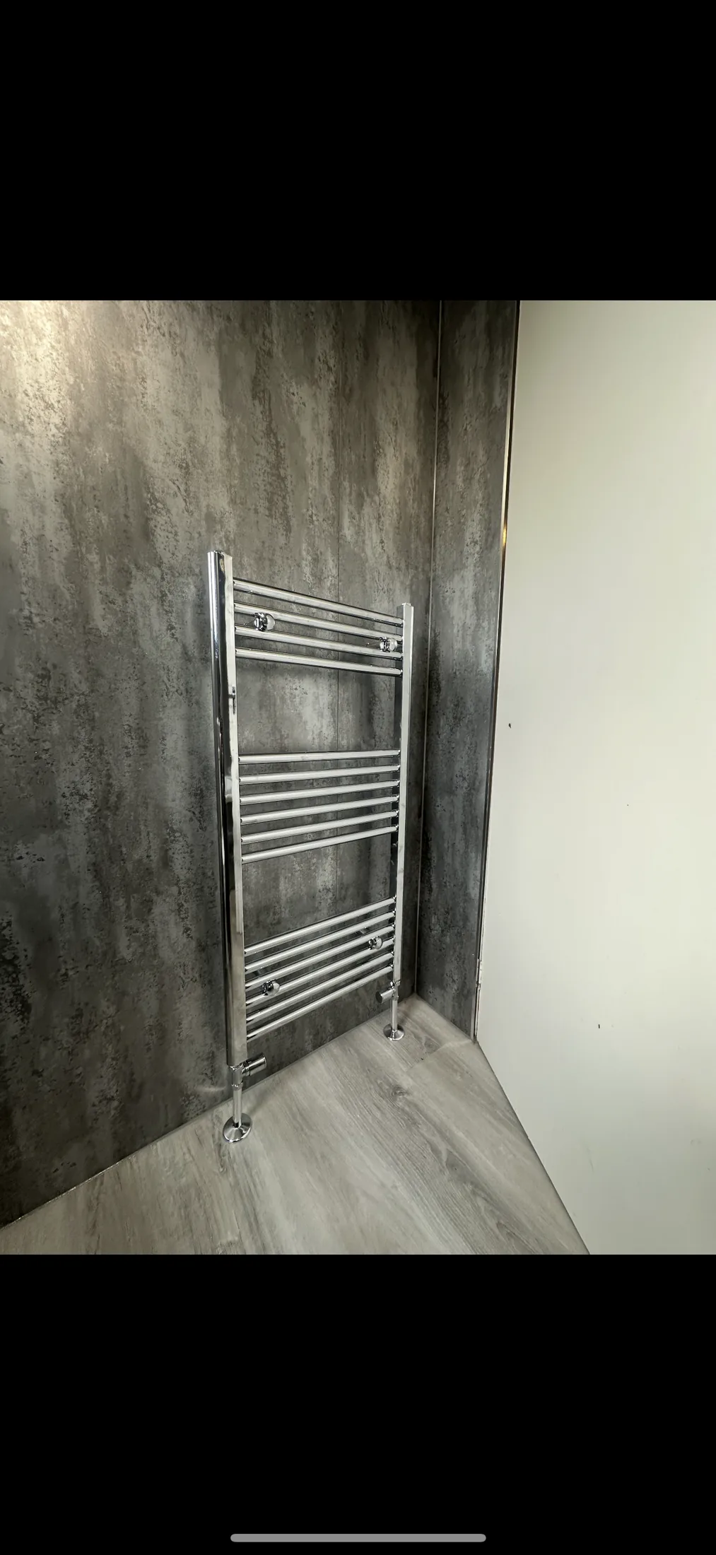 Designer column radiator installation